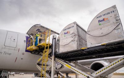 UPS e FedEx unem-se no transporte da vacina contra a COVID-19