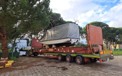 Pinto Basto transporta duas lanchas desde o porto de Lisboa até Luanda