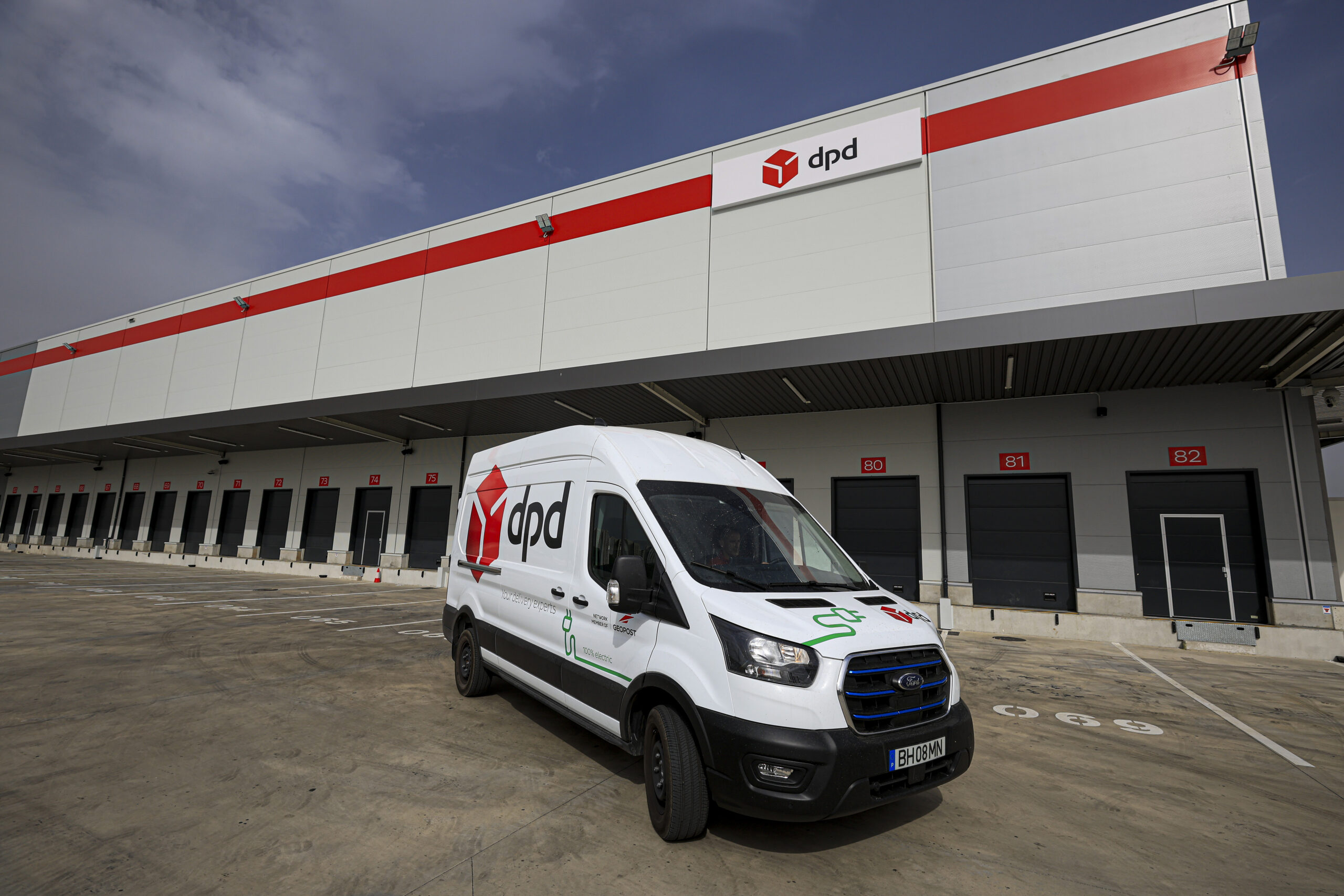 DPD reforça frota 100% elétrica com 80 Ford E-Transit - Supply Chain ...