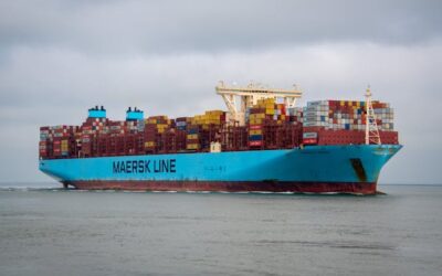 Maersk não prevê regresso à navegação pelo Canal do Suez até 2025